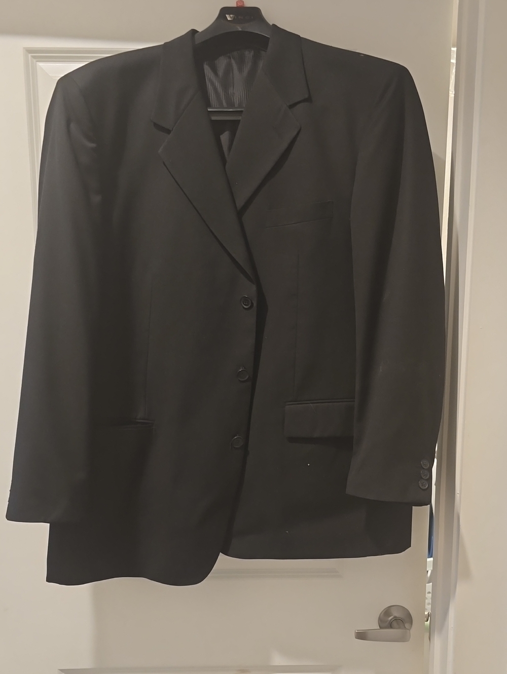 Men's Black Three-Button Suit Blazer - Timeless Tailored Style